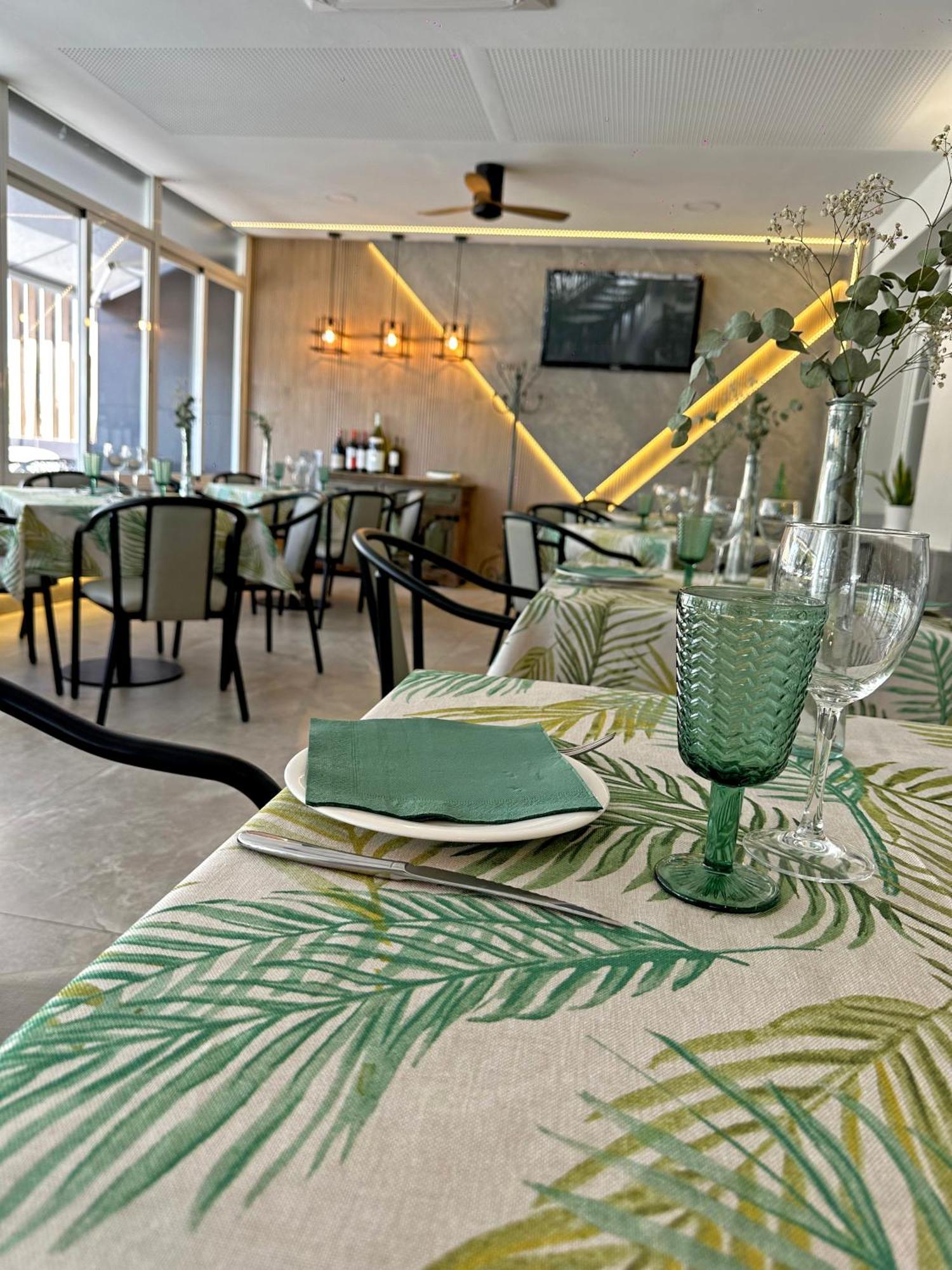 Hostal Restaurante El Cary Montemayor Ngoại thất bức ảnh