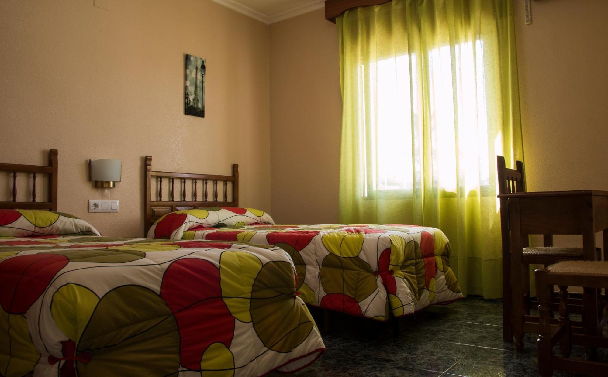 Hostal Restaurante El Cary Montemayor Ngoại thất bức ảnh